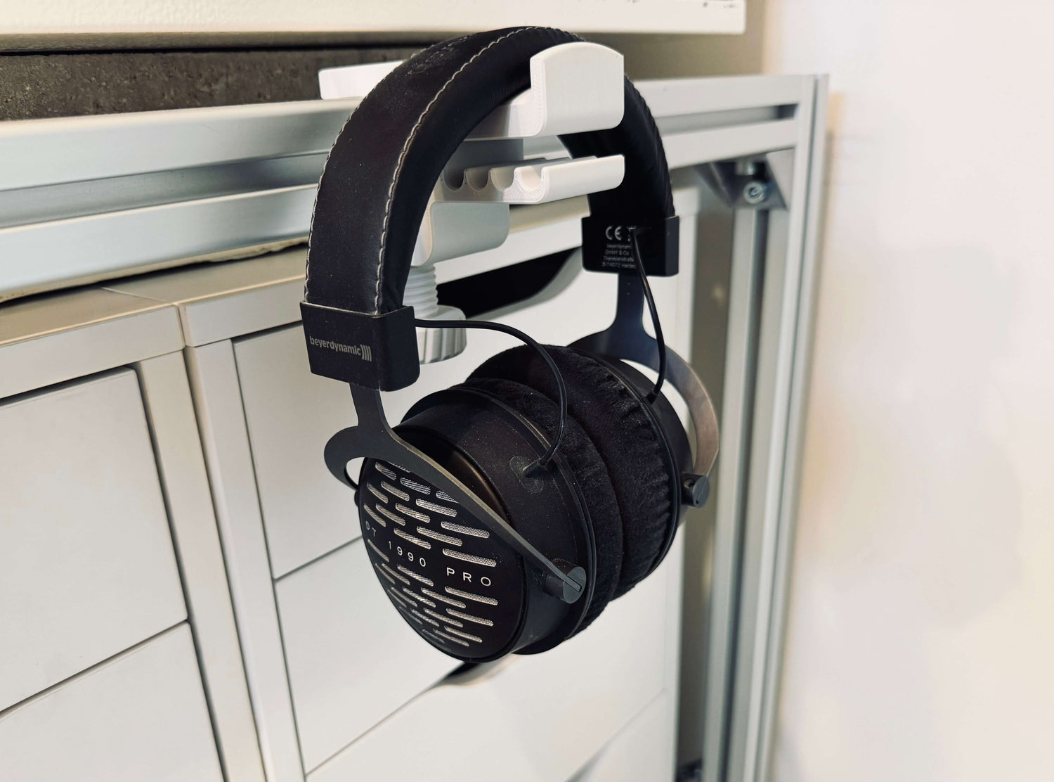 Main headphone holder view